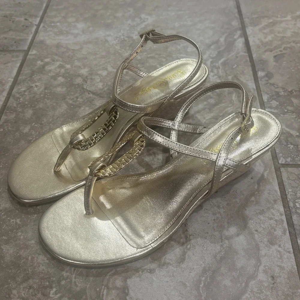 Lilly Pulitzer Good As Gold Wedge Sandals Metallic Gold Leather 6M 010566-962-6
